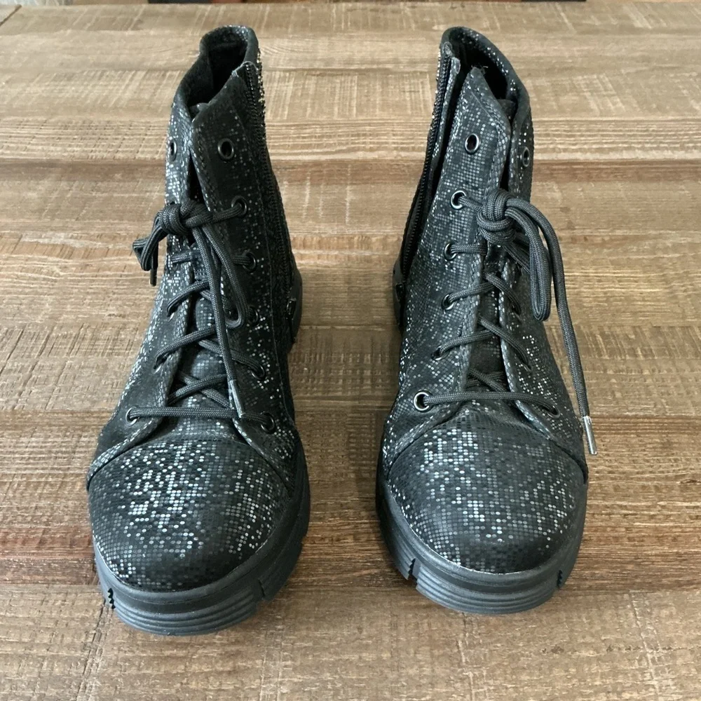 Madden NYC Girls Sparkle Chunky Combat Boot-Size 3 Girls, 5 women.